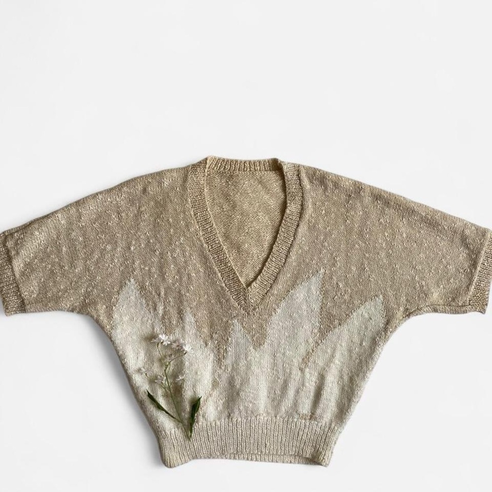 Vintage beige & white abstract knit top